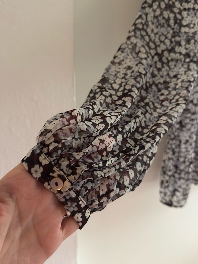 Blusa Mango floral volantes cuello lazo