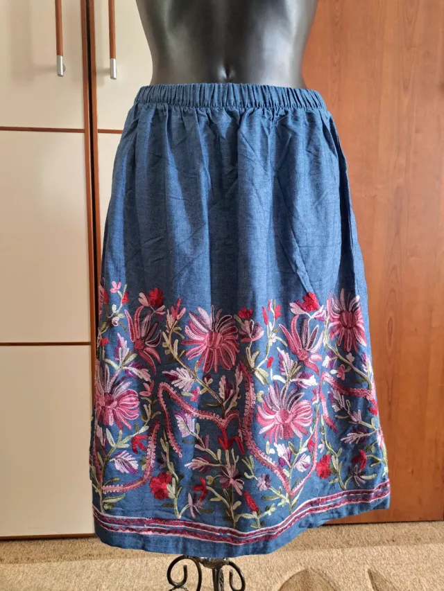 Gonna S/M con ricami floreali