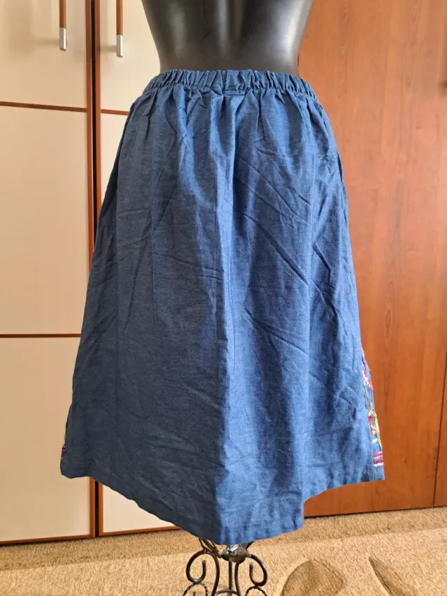 Gonna S/M con ricami floreali