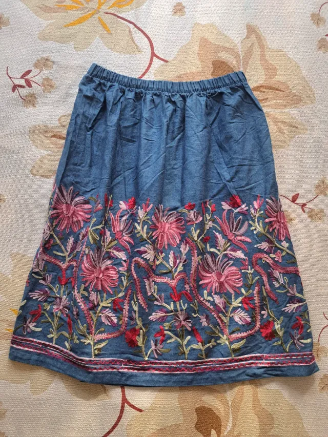 Gonna S/M con ricami floreali