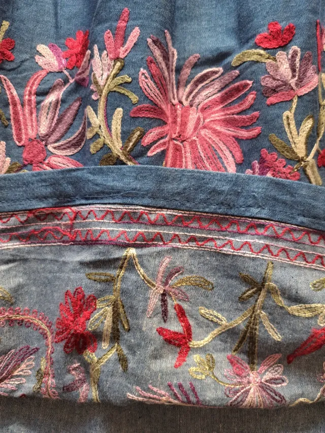 Gonna S/M con ricami floreali