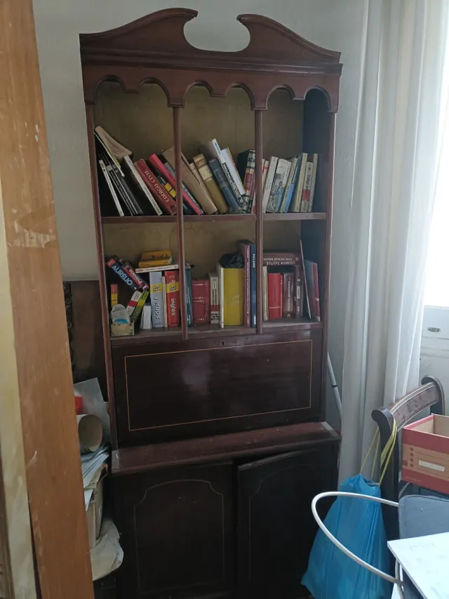 Estantería madera antigua