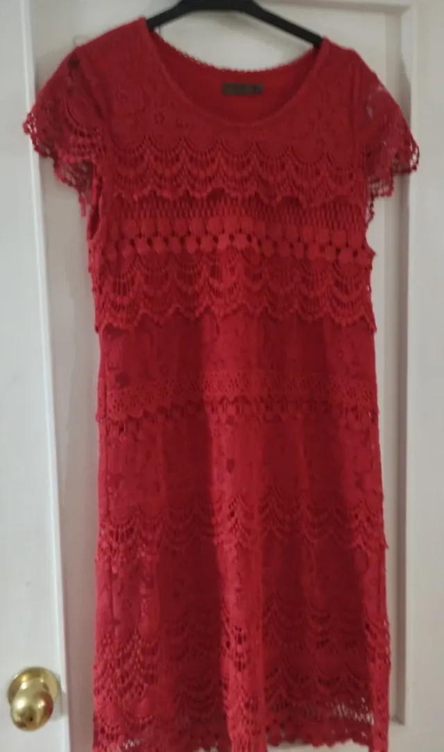 Vestido rojo de encaje