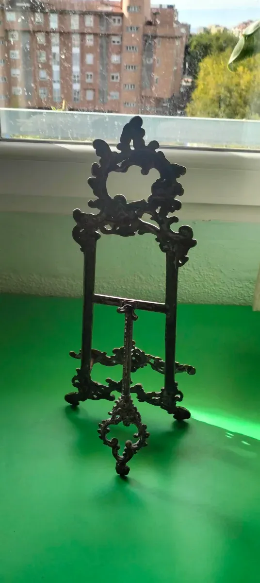 Atril antiguo decorativo