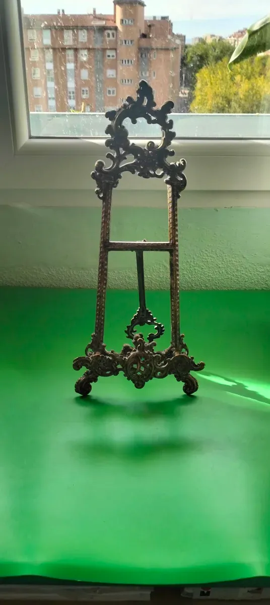 Atril antiguo decorativo