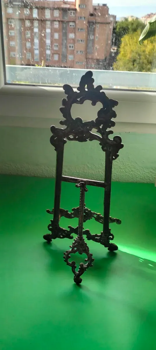 Atril antiguo decorativo