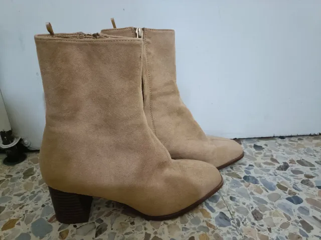 Botines ante beige talla 38