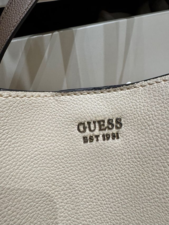 Bolso Guess Beige y Marrón con Bolsillo