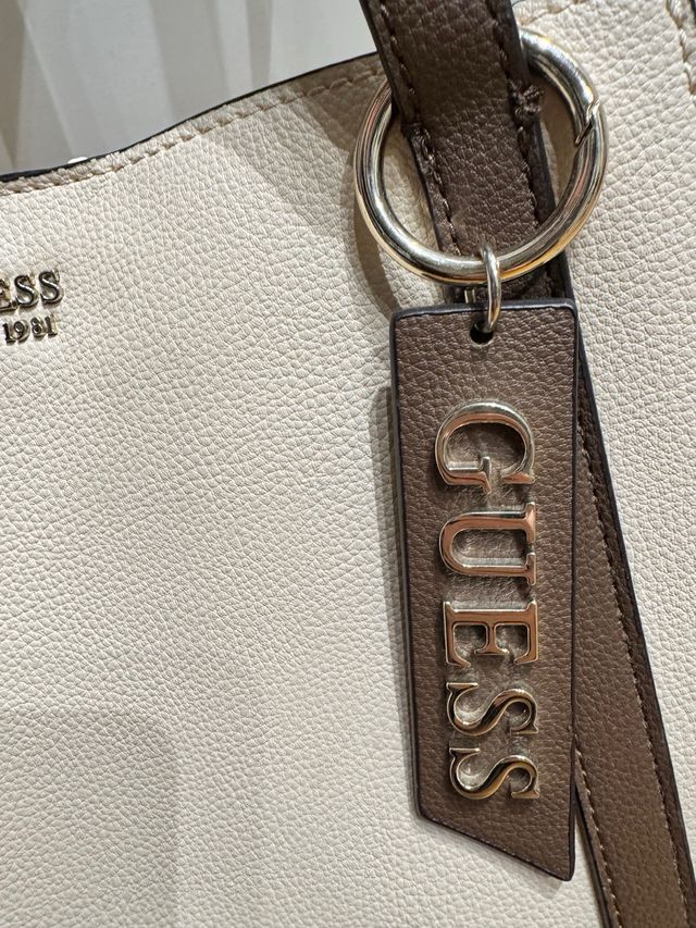 Bolso Guess Beige y Marrón con Bolsillo