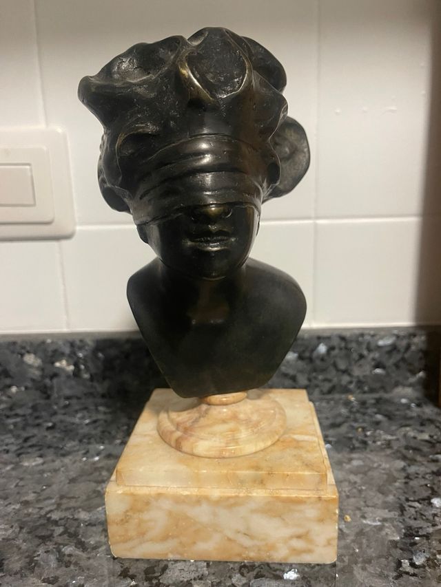 Busto de Bronce 23 cm ( RENDA)