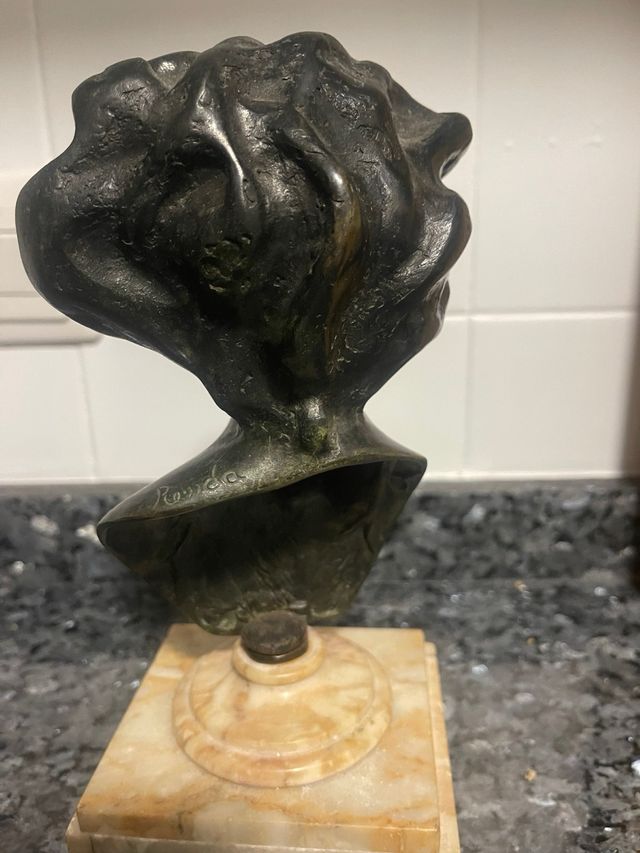 Busto de Bronce 23 cm ( RENDA)