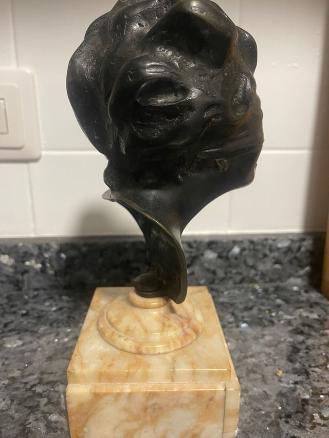 Busto de Bronce 23 cm ( RENDA)
