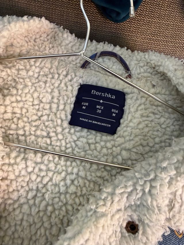 Chaqueta vaquera Bershka forrada borreguillo