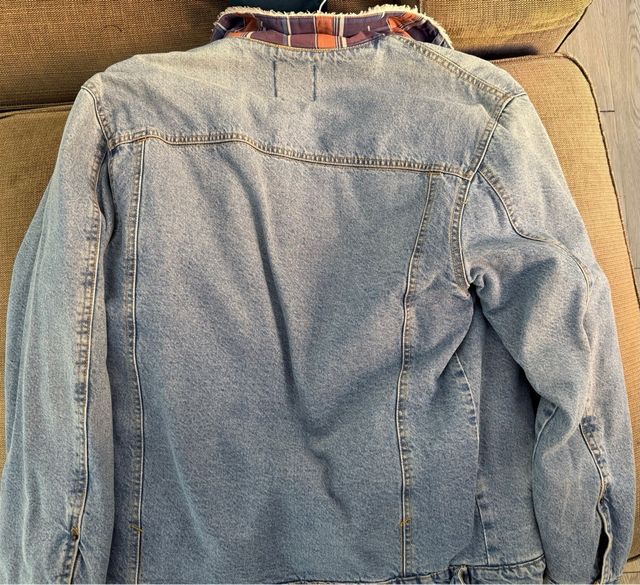 Chaqueta vaquera Bershka forrada borreguillo