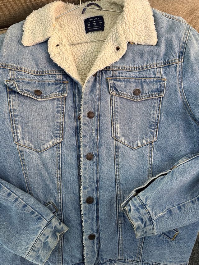 Chaqueta vaquera Bershka forrada borreguillo