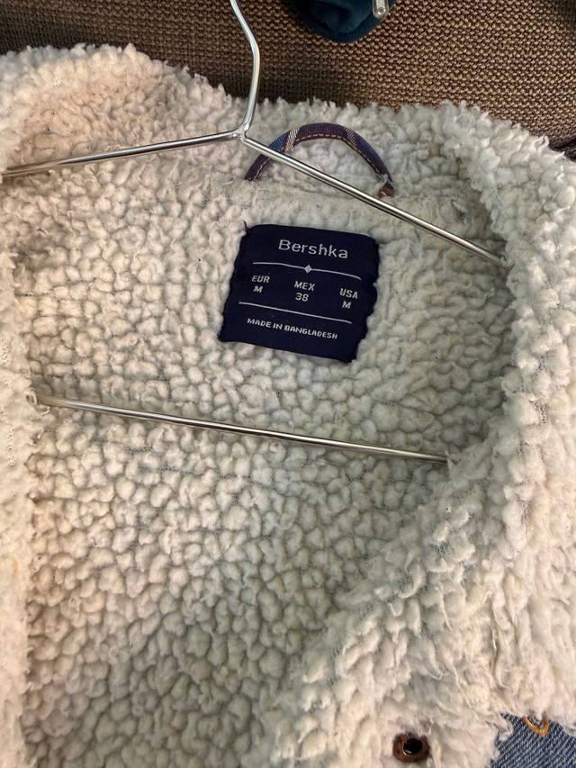 Chaqueta vaquera Bershka forrada borreguillo