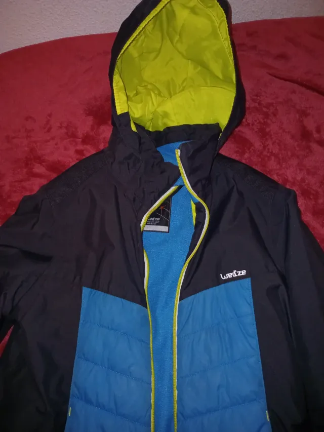 Abrigo infantil Wedze talla 10 años leer bien