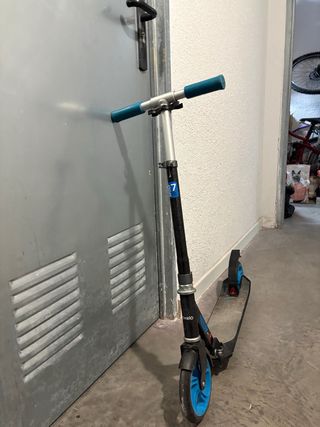 Patinete Oxelo azul y negro