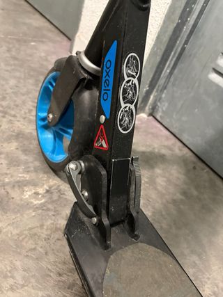 Patinete Oxelo azul y negro