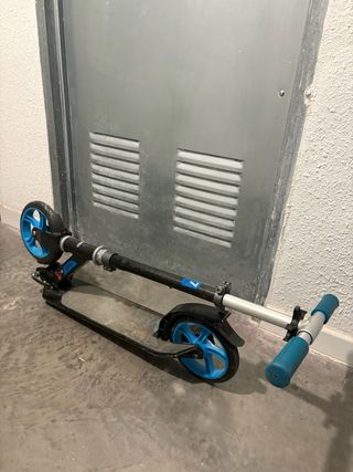 Patinete Oxelo azul y negro