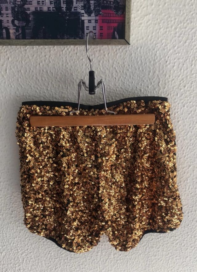 Shorts dorados con lentejuelas
