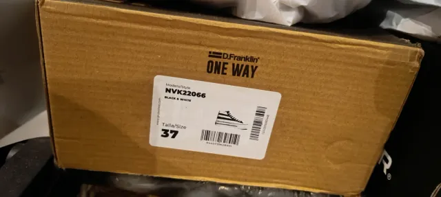 Zapatillas Dr. Franklin Rayas Blanco y Negro