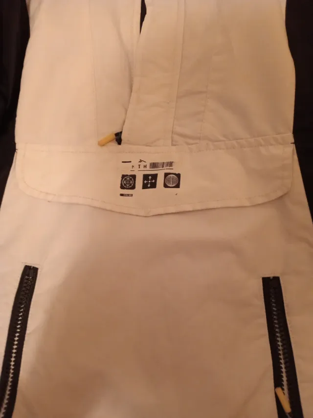 Chaqueta abrigada blanca y negra