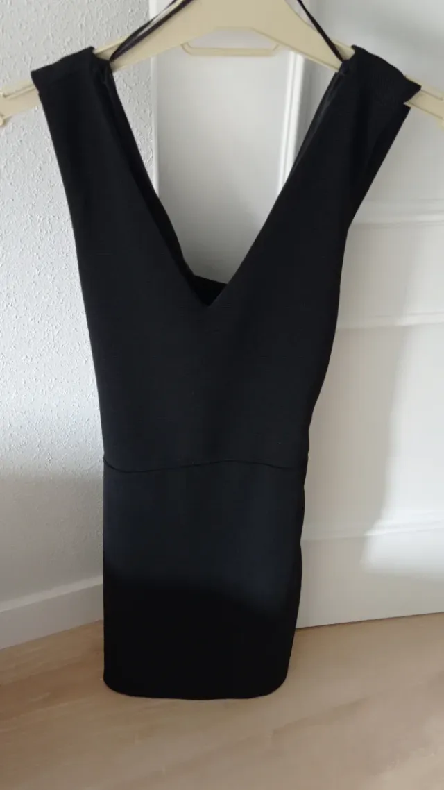 Vestido negro ajustado