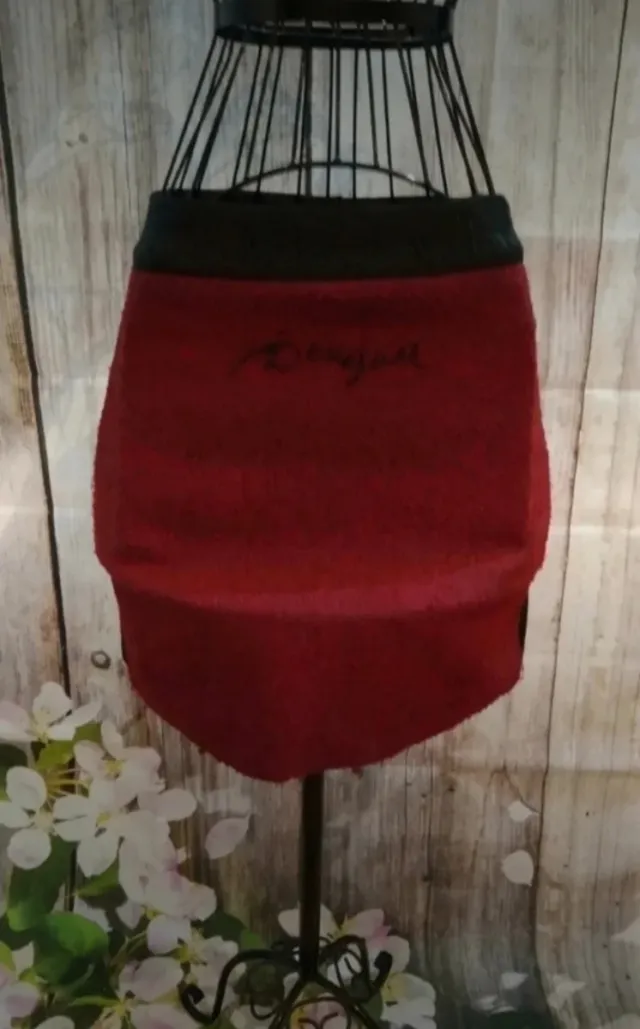 Falda Desigual Negra y Roja