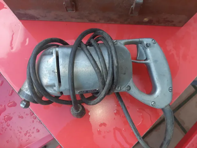 Rectificadora Válvulas Black & Decker.