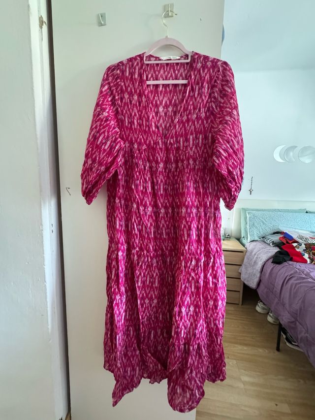 Vestido abullonado rosa estampado