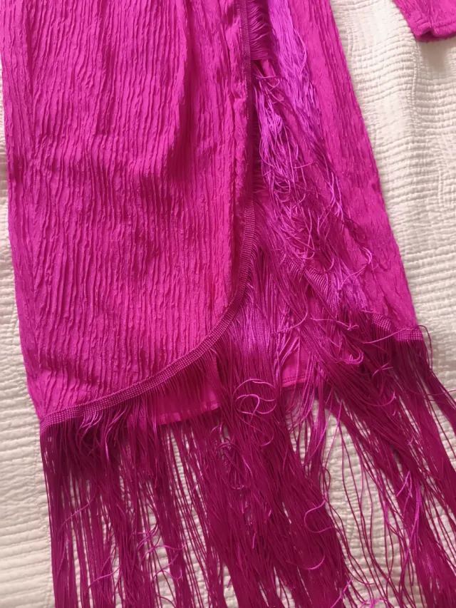 Abito fucsia con frange