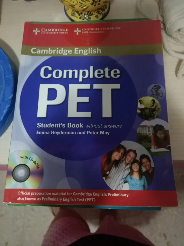 Complete PET Student's Book without answers wit...