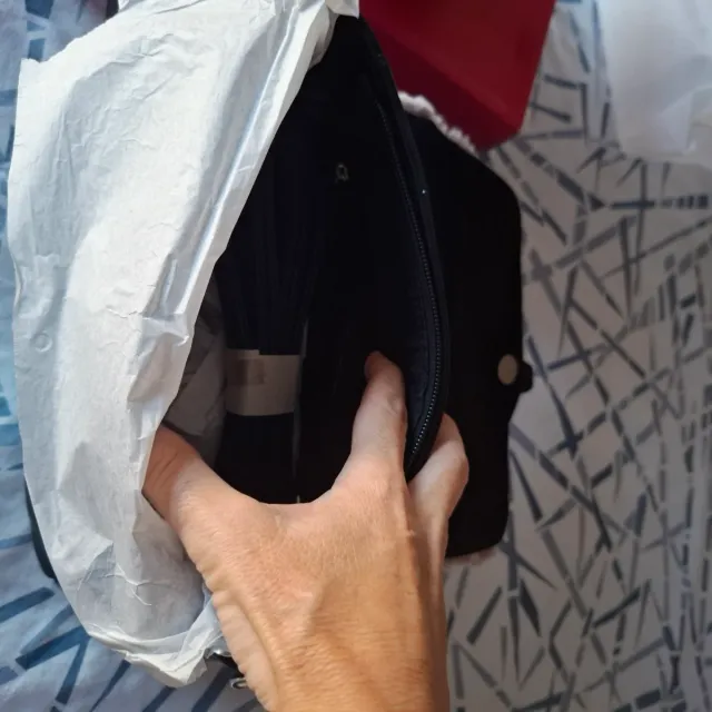 A estrenar. Botines y bolso a juego.