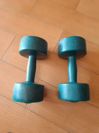 Mancuernas verdes (par) 5 kilos cada una.