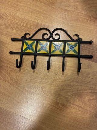 Appendiabiti rustico in ferro con piastrelle