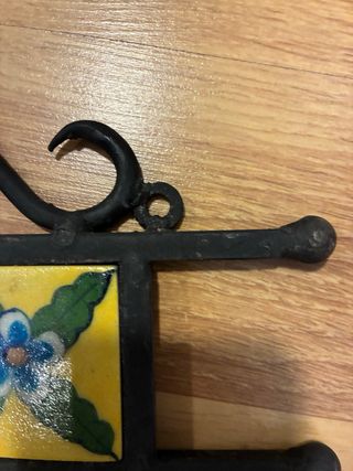 Appendiabiti rustico in ferro con piastrelle