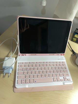 iPad 6ta Gen con Teclado Rosa