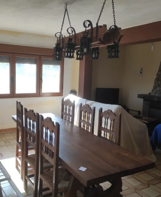 Mesa y 6 Sillas Madera Maciza Rústica