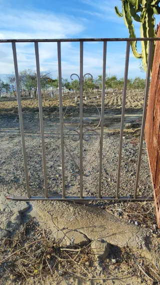 Reja metálica decorativa 98X95