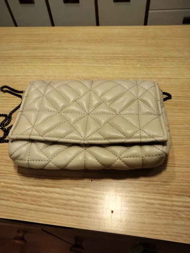 Bolso bandolera acolchado beige 24x27