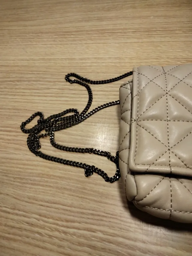 Bolso bandolera acolchado beige 24x27