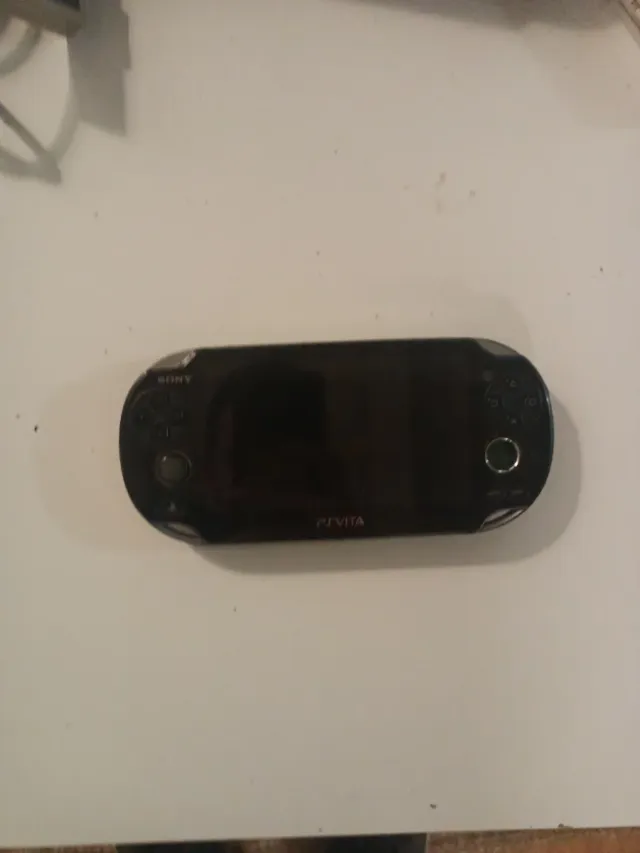 PS Vita  enciende y funciona leer el anuncio.