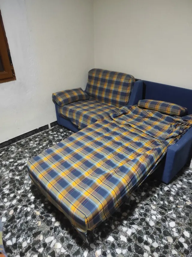 Sofá cama tela azul y multicolor