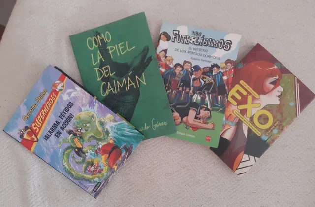 Lote 4 libros infantiles juveniles.