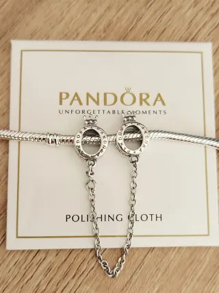 Charm Cadena de Seguridad Corona Abierta y Logo