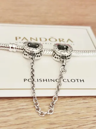 Charm Cadena de Seguridad Corona Abierta y Logo