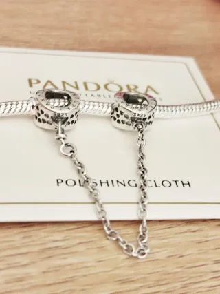 Charm Cadena de Seguridad Corona Abierta y Logo