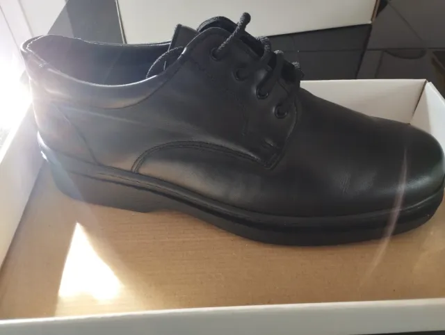 Scarpe nere taglia 44