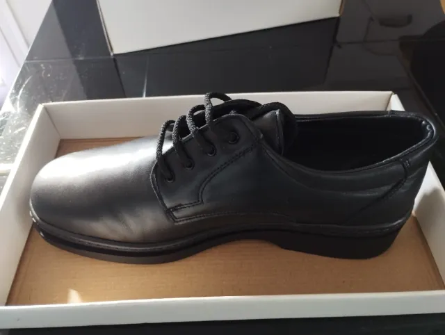 Scarpe nere taglia 44